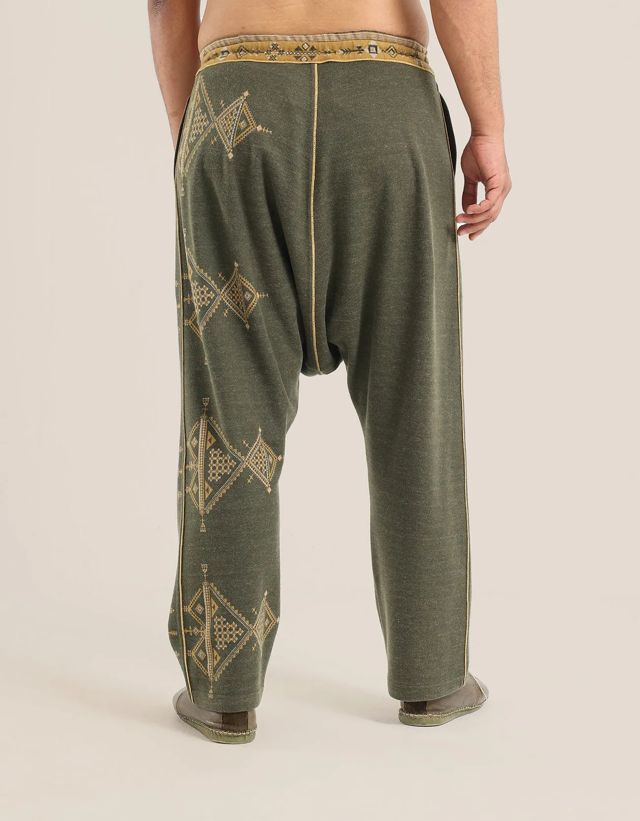 Harem pants with elastic on the waist and drawstring