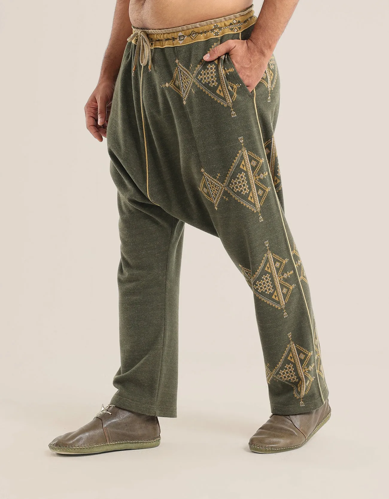 Harem pants with elastic on the waist and drawstring