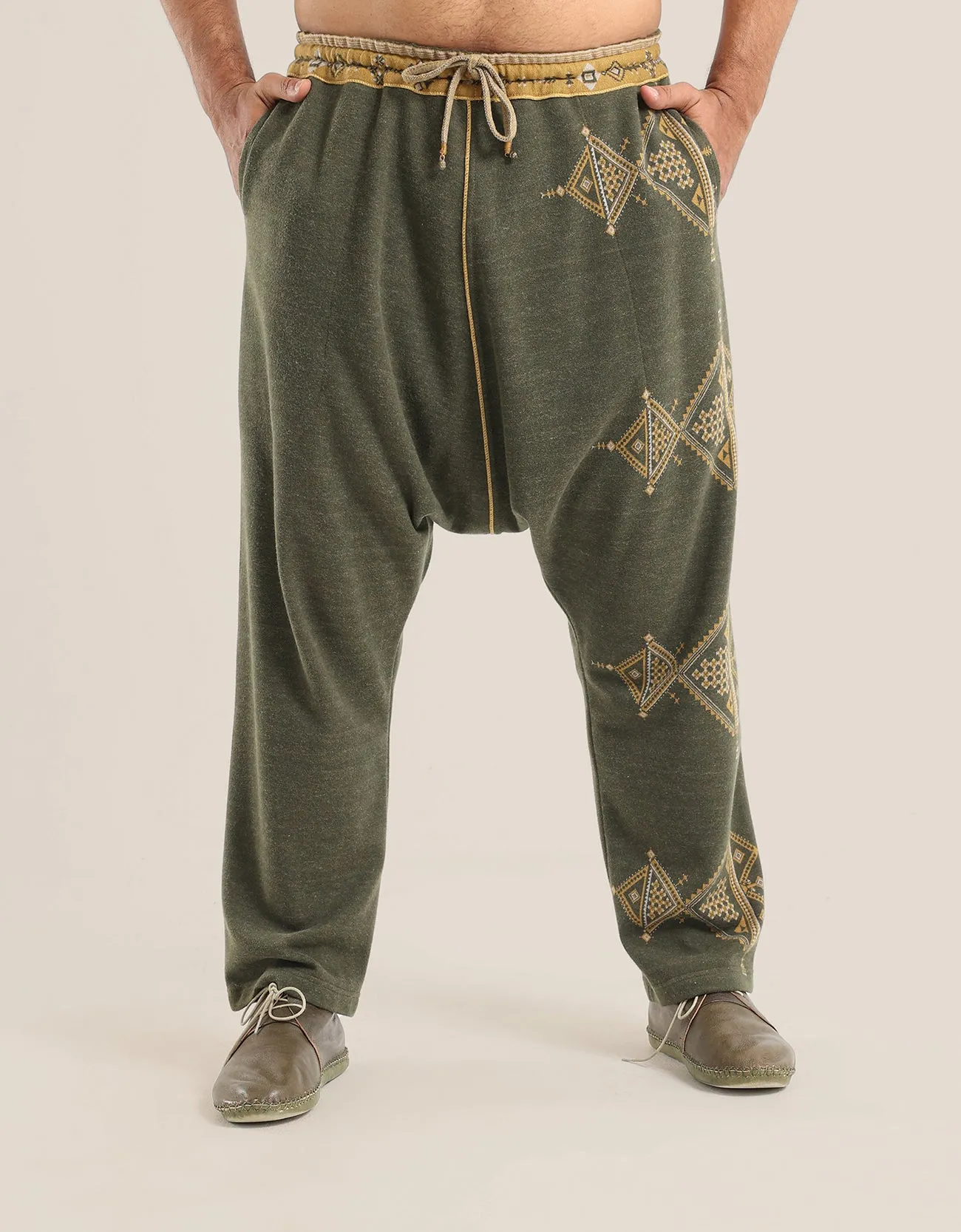 Harem pants with elastic on the waist and drawstring